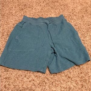 Lululemon At-Ease Shorts - 7" Medium (Linerless)
